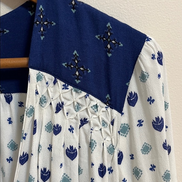 Free People Where We Roam Navy White Geometric Top Blouse Small Deep V Neck - Picture 4 of 15